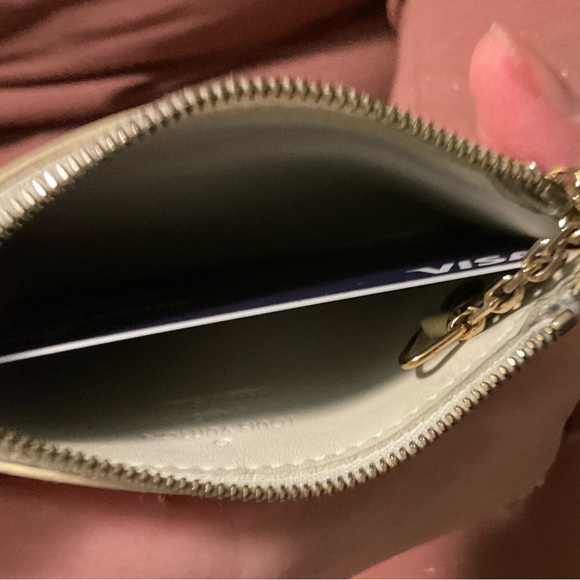 Louis Vuitton Cream Key and Card Holder - Picture 3 of 15